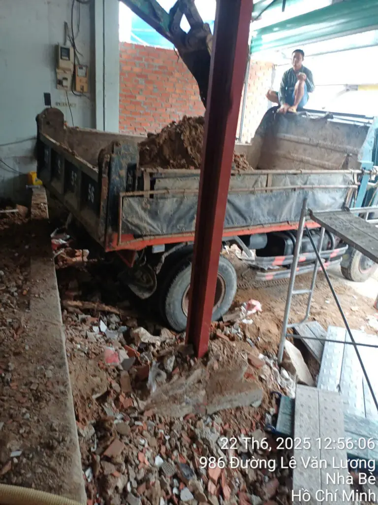Đập phá, thu mua nhà xưởng cũ tại Quận Bình Tân